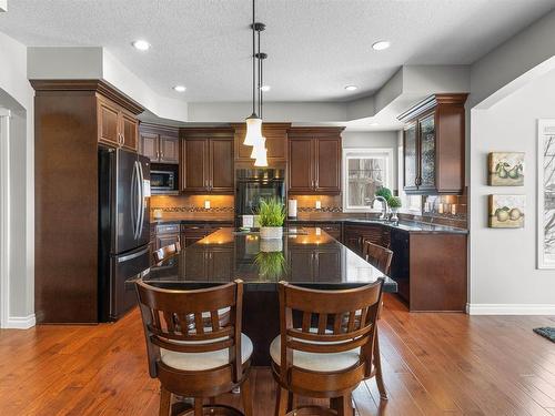 3264 Whitelaw Drive, Edmonton, AB - Indoor Photo Showing Kitchen With Upgraded Kitchen