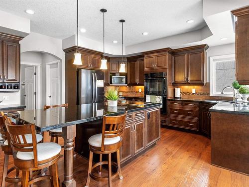 3264 Whitelaw Drive, Edmonton, AB - Indoor Photo Showing Kitchen With Upgraded Kitchen