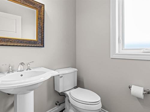 3264 Whitelaw Drive, Edmonton, AB - Indoor Photo Showing Bathroom