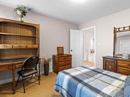 3264 Whitelaw Drive, Edmonton, AB - Indoor Photo Showing Bedroom