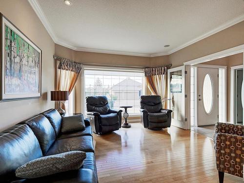 211 Darlington Crescent, Edmonton, AB - Indoor Photo Showing Living Room