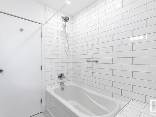 9527 57 Street, Edmonton, AB - Indoor Photo Showing Bathroom