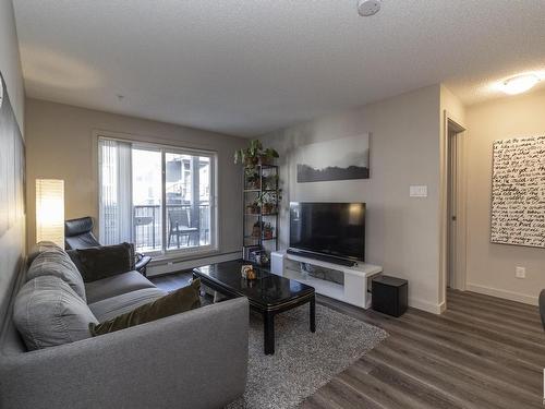 305 5510 Schonsee Drive, Edmonton, AB - Indoor Photo Showing Living Room