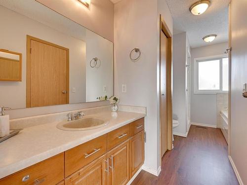 6911 152B Avenue, Edmonton, AB - Indoor Photo Showing Bathroom