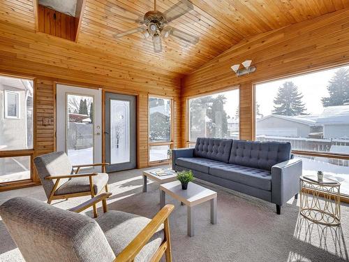 6911 152B Avenue, Edmonton, AB -  Photo Showing Living Room