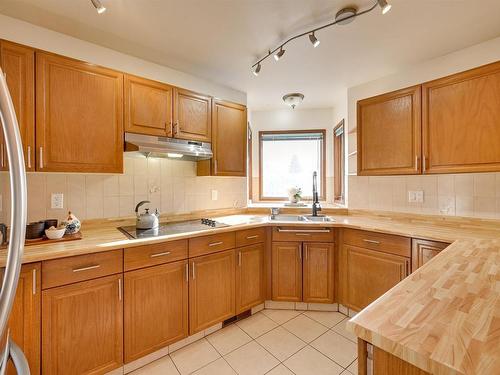 6911 152B Avenue, Edmonton, AB - Indoor Photo Showing Kitchen