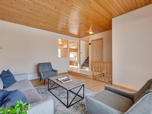 6911 152B Avenue, Edmonton, AB - Indoor Photo Showing Living Room