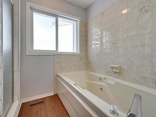 6911 152B Avenue, Edmonton, AB - Indoor Photo Showing Bathroom