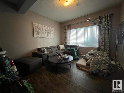 2344 Glenridding Boulevard, Edmonton, AB - Indoor Photo Showing Living Room