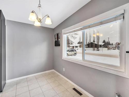 6824 94B Avenue, Edmonton, AB - Indoor Photo Showing Other Room