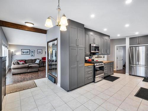 6824 94B Avenue, Edmonton, AB - Indoor Photo Showing Kitchen With Stainless Steel Kitchen