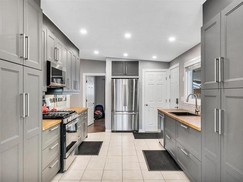 6824 94B Avenue, Edmonton, AB - Indoor Photo Showing Kitchen With Stainless Steel Kitchen With Upgraded Kitchen