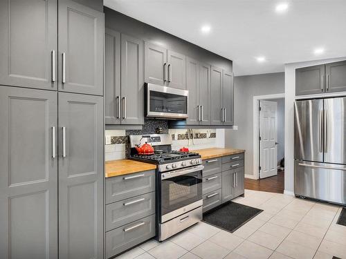 6824 94B Avenue, Edmonton, AB - Indoor Photo Showing Kitchen With Stainless Steel Kitchen With Upgraded Kitchen