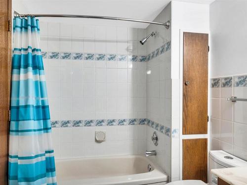 6824 94B Avenue, Edmonton, AB - Indoor Photo Showing Bathroom