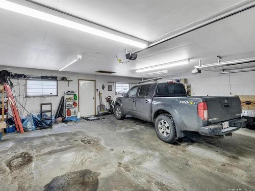 6824 94B Avenue, Edmonton, AB - Indoor Photo Showing Garage