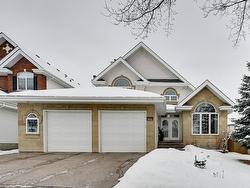 946 HOLLINGSWORTH Bend  Edmonton, AB T6R 3G8