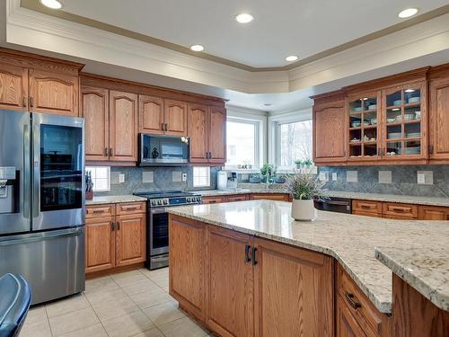 946 Hollingsworth Bend, Edmonton, AB - Indoor Photo Showing Kitchen