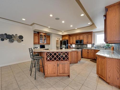 946 Hollingsworth Bend, Edmonton, AB - Indoor Photo Showing Kitchen