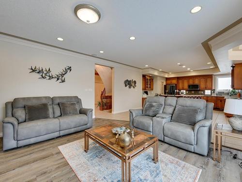 946 Hollingsworth Bend, Edmonton, AB - Indoor Photo Showing Living Room