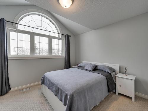 946 Hollingsworth Bend, Edmonton, AB - Indoor Photo Showing Bedroom