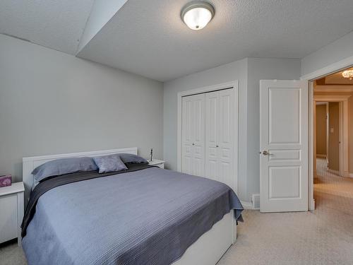 946 Hollingsworth Bend, Edmonton, AB - Indoor Photo Showing Bedroom