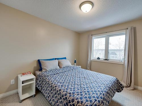 946 Hollingsworth Bend, Edmonton, AB - Indoor Photo Showing Bedroom