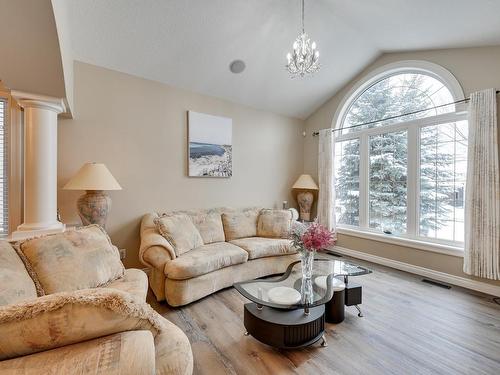 946 Hollingsworth Bend, Edmonton, AB - Indoor Photo Showing Living Room