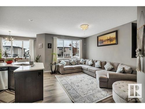 5316 22 Avenue, Edmonton, AB - Indoor Photo Showing Living Room