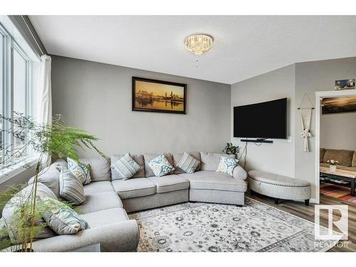 5316 22 Avenue, Edmonton, AB - Indoor Photo Showing Living Room