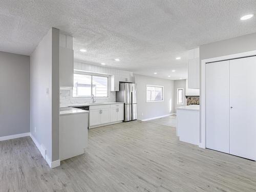 16723 98 Street, Edmonton, AB - Indoor Photo Showing Kitchen