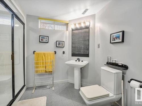 19 Rhatigan Road E, Edmonton, AB - Indoor Photo Showing Bathroom