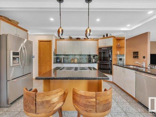 19 Rhatigan Road E, Edmonton, AB - Indoor Photo Showing Kitchen