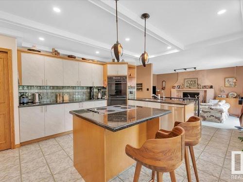 19 Rhatigan Road E, Edmonton, AB - Indoor Photo Showing Kitchen