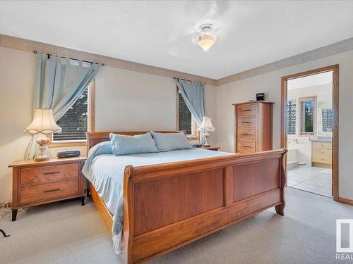 19 Rhatigan Road E, Edmonton, AB - Indoor Photo Showing Bedroom