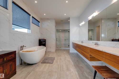 B 25056 Twp Road 492, Rural Leduc County, AB - Indoor Photo Showing Bathroom