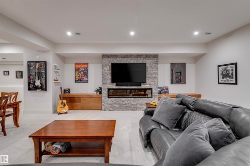 B 25056 Twp Road 492, Rural Leduc County, AB - Indoor Photo Showing Living Room
