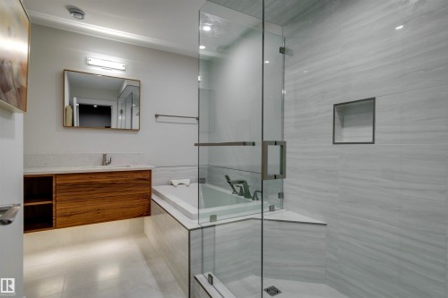 B 25056 Twp Road 492, Rural Leduc County, AB - Indoor Photo Showing Bathroom