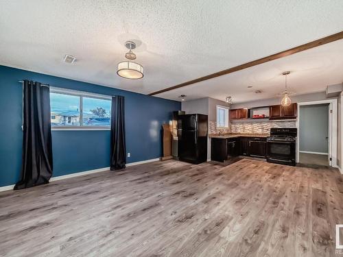 4237 117 Avenue, Edmonton, AB - Indoor Photo Showing Kitchen