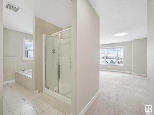 5911 168 Avenue, Edmonton, AB - Indoor Photo Showing Bathroom