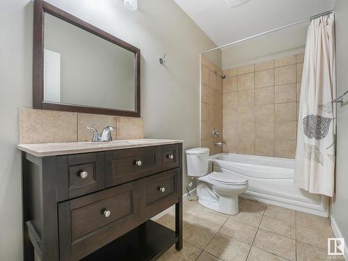 5911 168 Avenue, Edmonton, AB - Indoor Photo Showing Bathroom