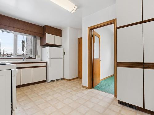 7704 97 Avenue, Edmonton, AB - Indoor Photo Showing Kitchen