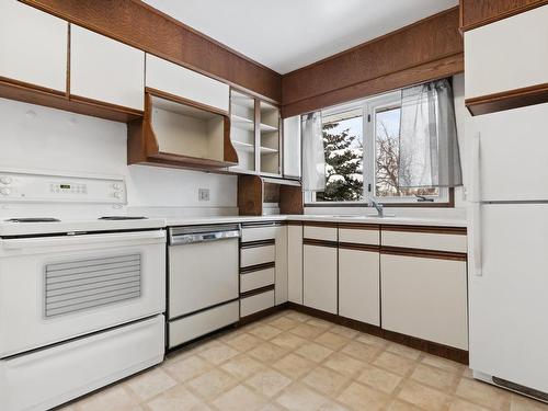 7704 97 Avenue, Edmonton, AB - Indoor Photo Showing Kitchen