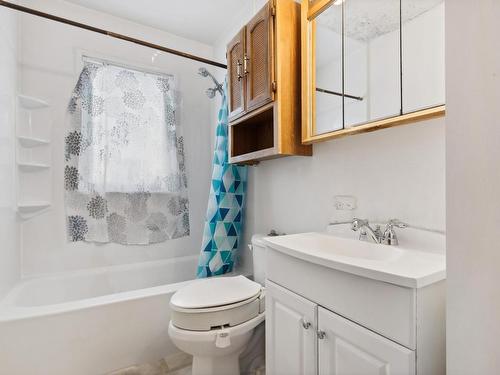 7704 97 Avenue, Edmonton, AB - Indoor Photo Showing Bathroom