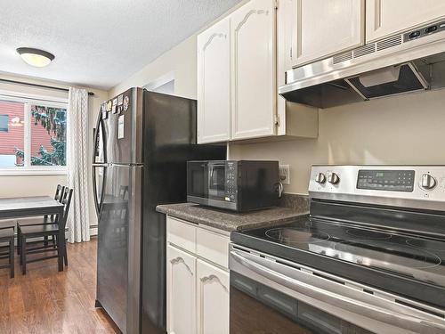 203 11308 108 Avenue, Edmonton, AB - Indoor Photo Showing Kitchen