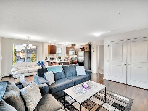 219 5515 7 Avenue, Edmonton, AB - Indoor Photo Showing Living Room