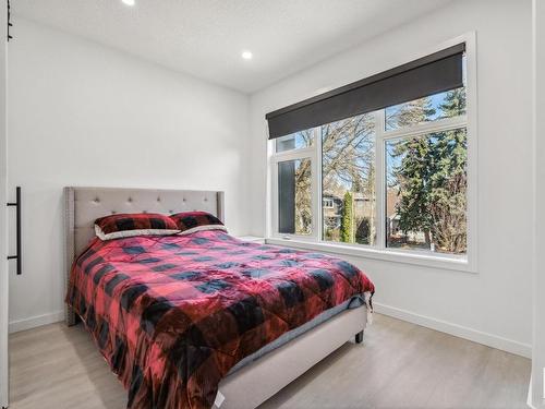 11571 80 Avenue, Edmonton, AB - Indoor Photo Showing Bedroom