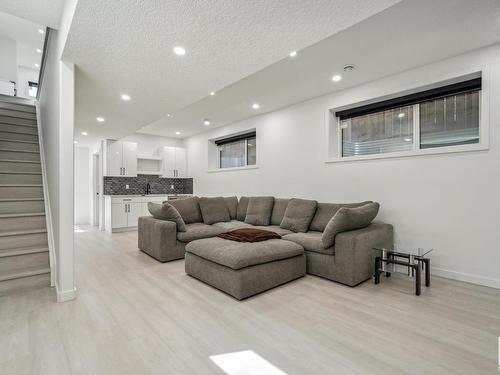 11571 80 Avenue, Edmonton, AB - Indoor Photo Showing Living Room