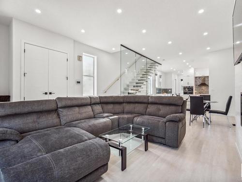 11571 80 Avenue, Edmonton, AB - Indoor Photo Showing Living Room