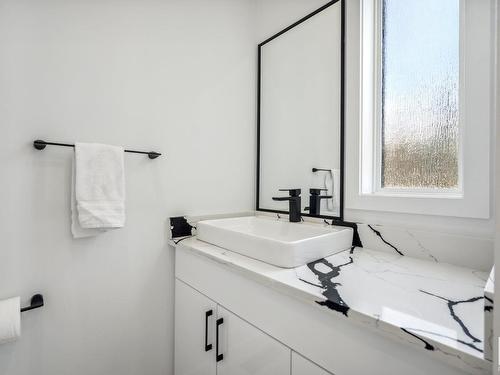 11571 80 Avenue, Edmonton, AB - Indoor Photo Showing Bathroom