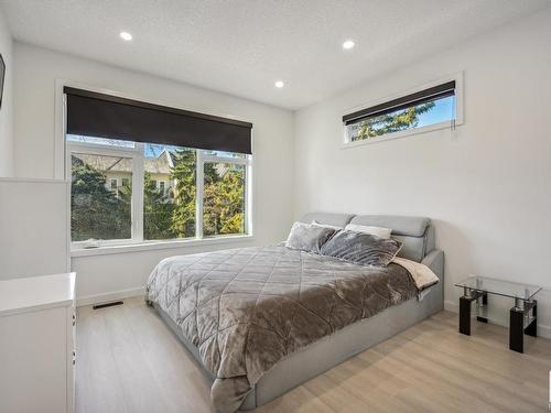 11571 80 Avenue, Edmonton, AB - Indoor Photo Showing Bedroom